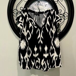 Rachel Zoe women’s 1X black and white short sleeve blouse with ruffled sleeves